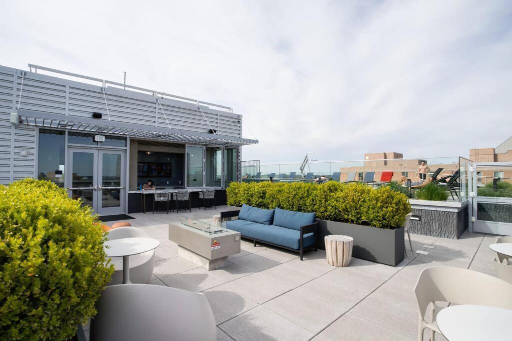 Stylish Condo At Clarendon With Rooftop Views Arlington Exteriér fotografie