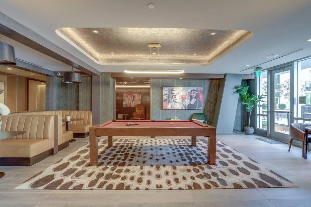 Stylish Condo At Clarendon With Rooftop Views Arlington Exteriér fotografie