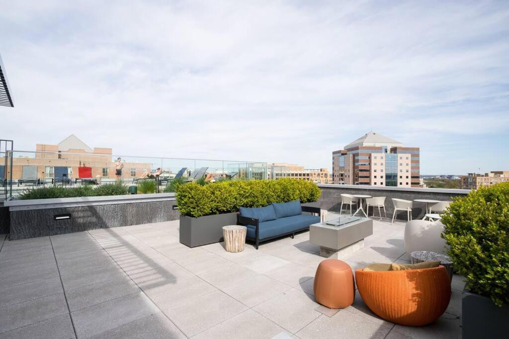 Stylish Condo At Clarendon With Rooftop Views Arlington Exteriér fotografie