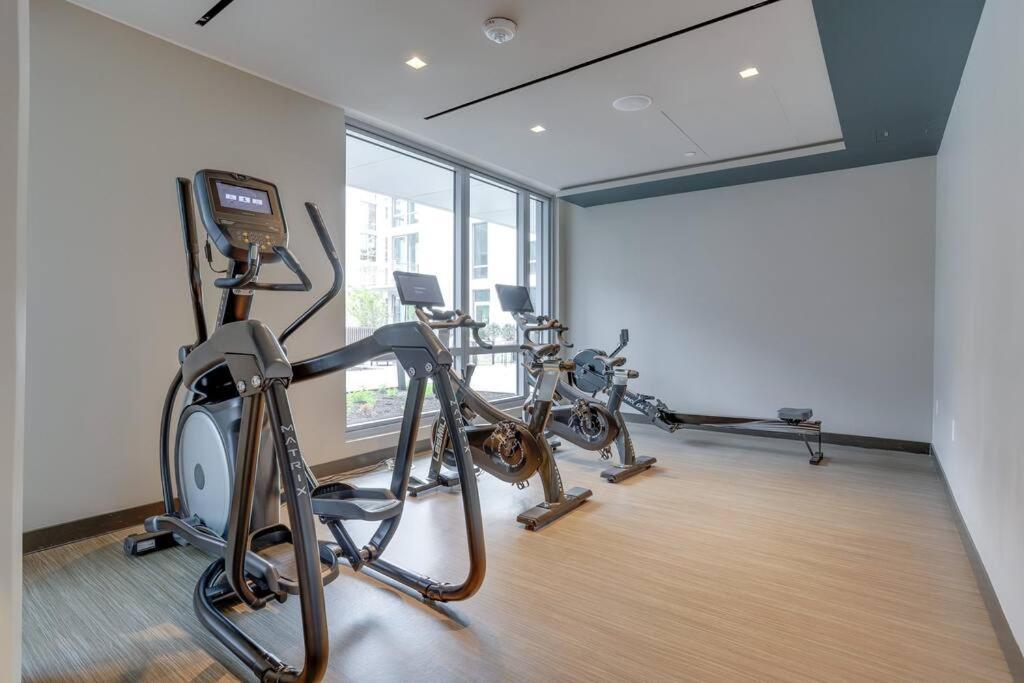 Stylish Condo At Clarendon With Rooftop Views Arlington Exteriér fotografie