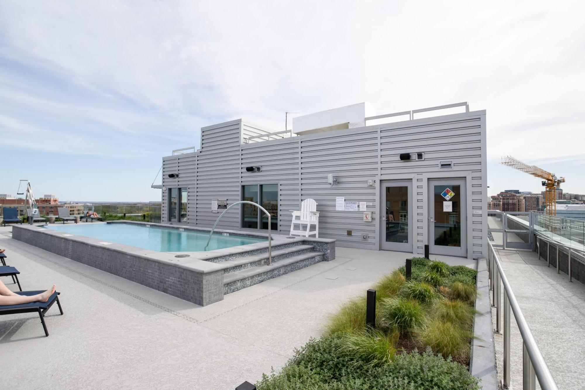 Stylish Condo At Clarendon With Rooftop Views Arlington Exteriér fotografie