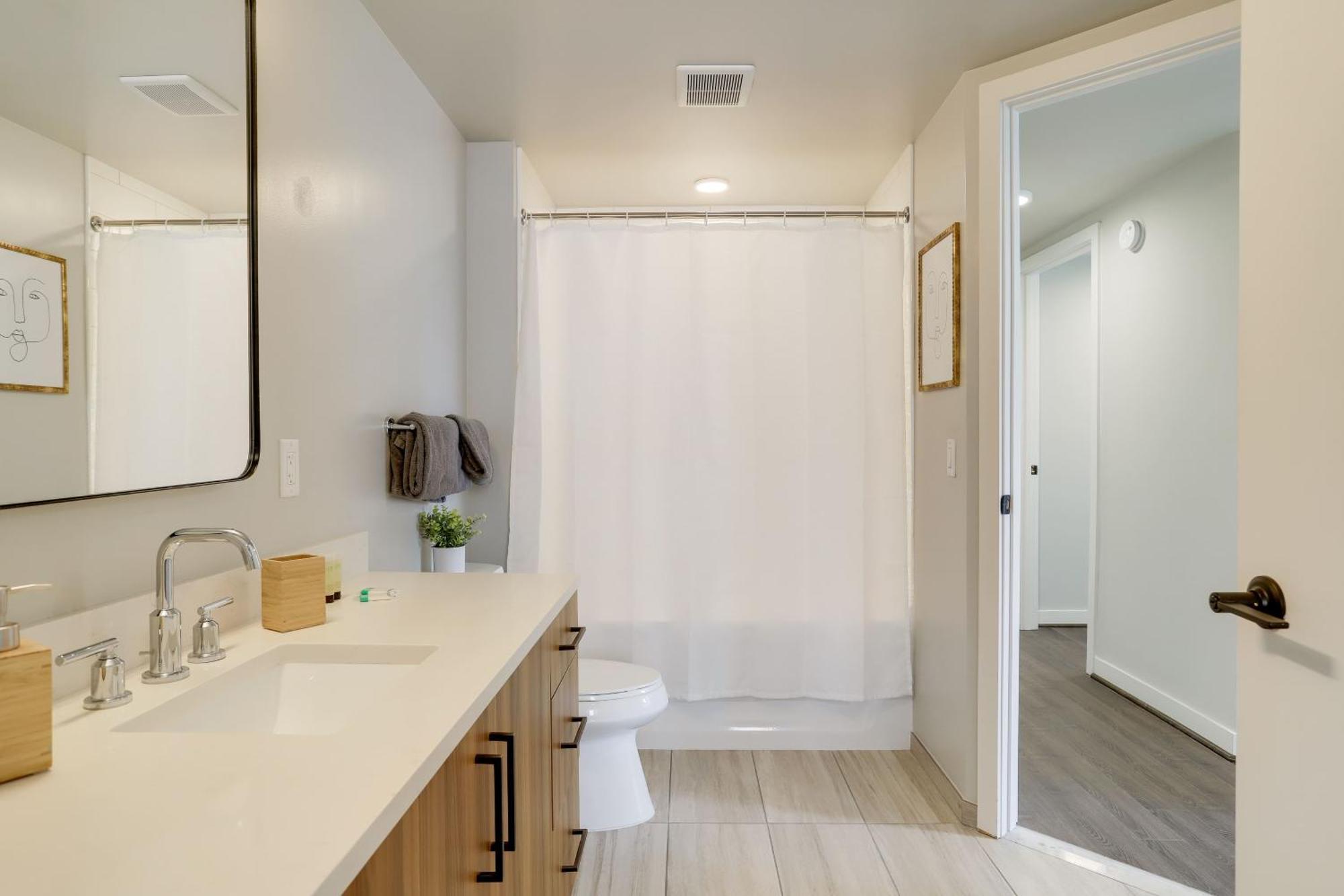 Stylish Condo At Clarendon With Rooftop Views Arlington Exteriér fotografie